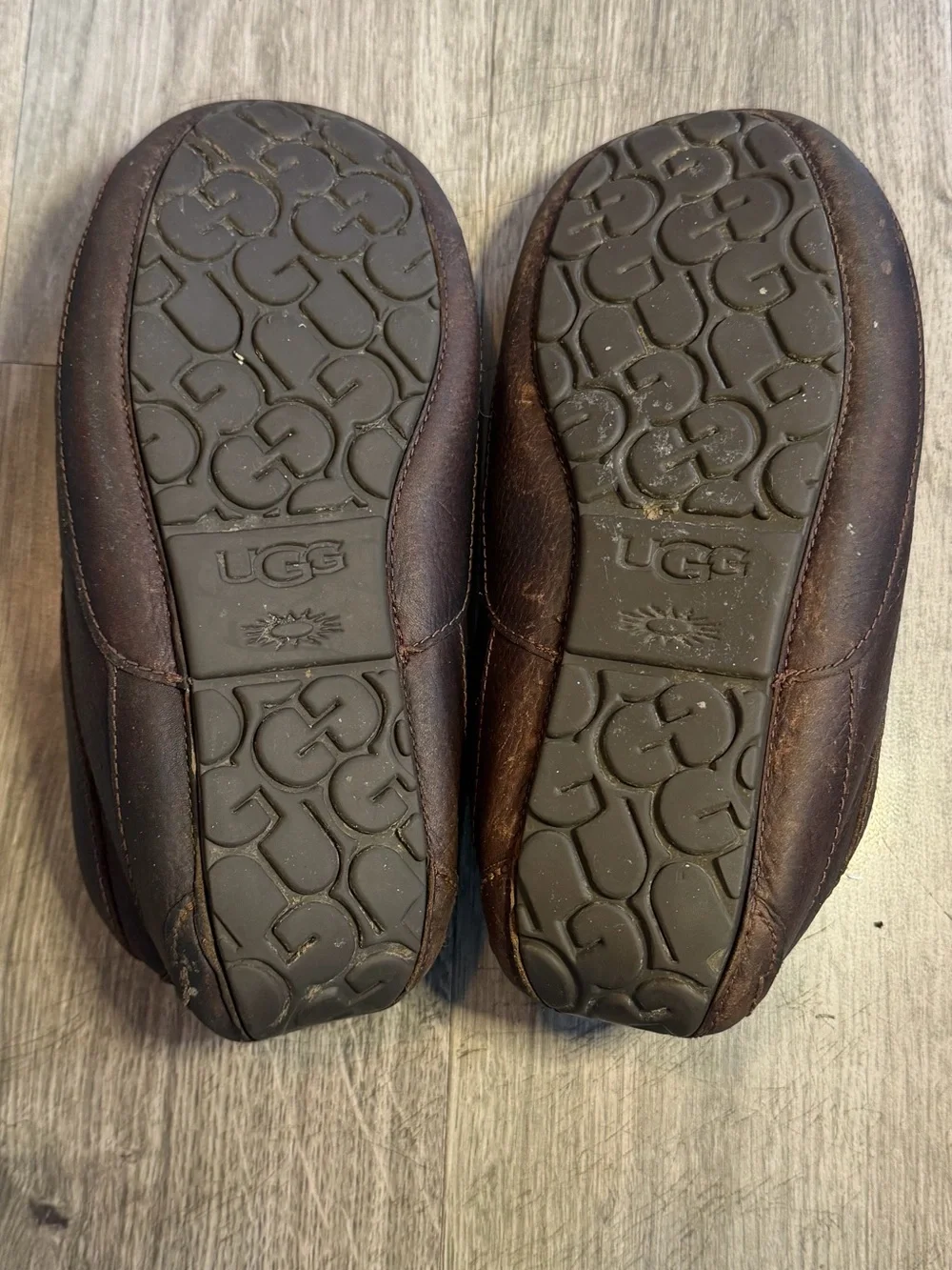 UGG Ascot Men's Dark Brown Leather Shearling Slip-On Loafers Size 9 US